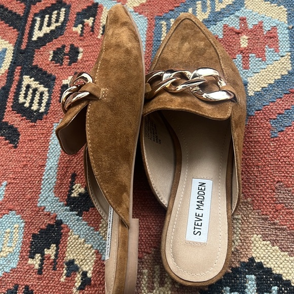 Steve Madden Finn Chain Pointed Toe Loafer - Picture 7 of 8